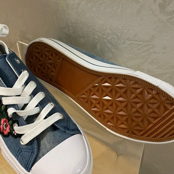 Gym shoe - Picture 3 of 4